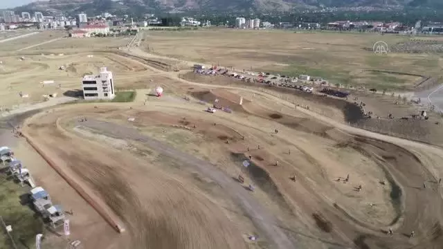 AFYONKARAHİSAR - Afyon Motor Sporları Merkezi'ne Rumen antrenörden övgü AFYONKARAHİSAR - Afyon Motor Sporları Merkezi'ne Rumen antrenörden övgü