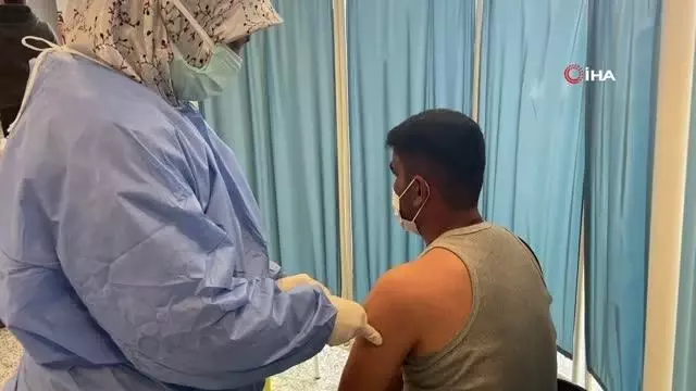 Afyonkarahisar'da bir günde 14 binin üzerinde aşılama yapıldı Afyonkarahisar'da bir günde 14 binin üzerinde aşılama yapıldı