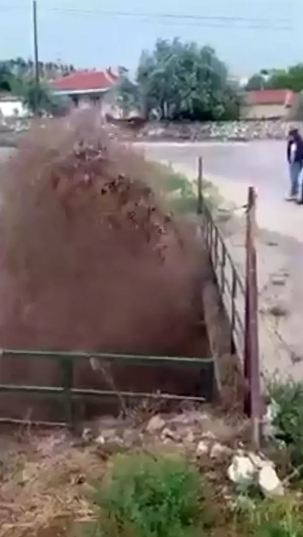 Afyonkarahisar'da sağanak; evler ve tarım arazileri su altında (2) Afyonkarahisar'da sağanak; evler ve tarım arazileri su altında (2)