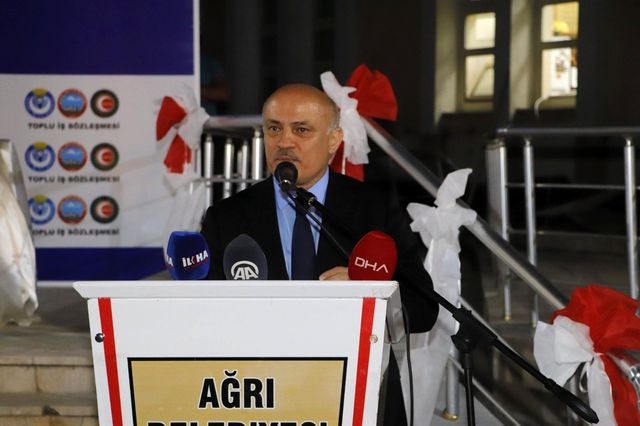 Ağrı belediye işçilerinin maaşına zam yapıldı