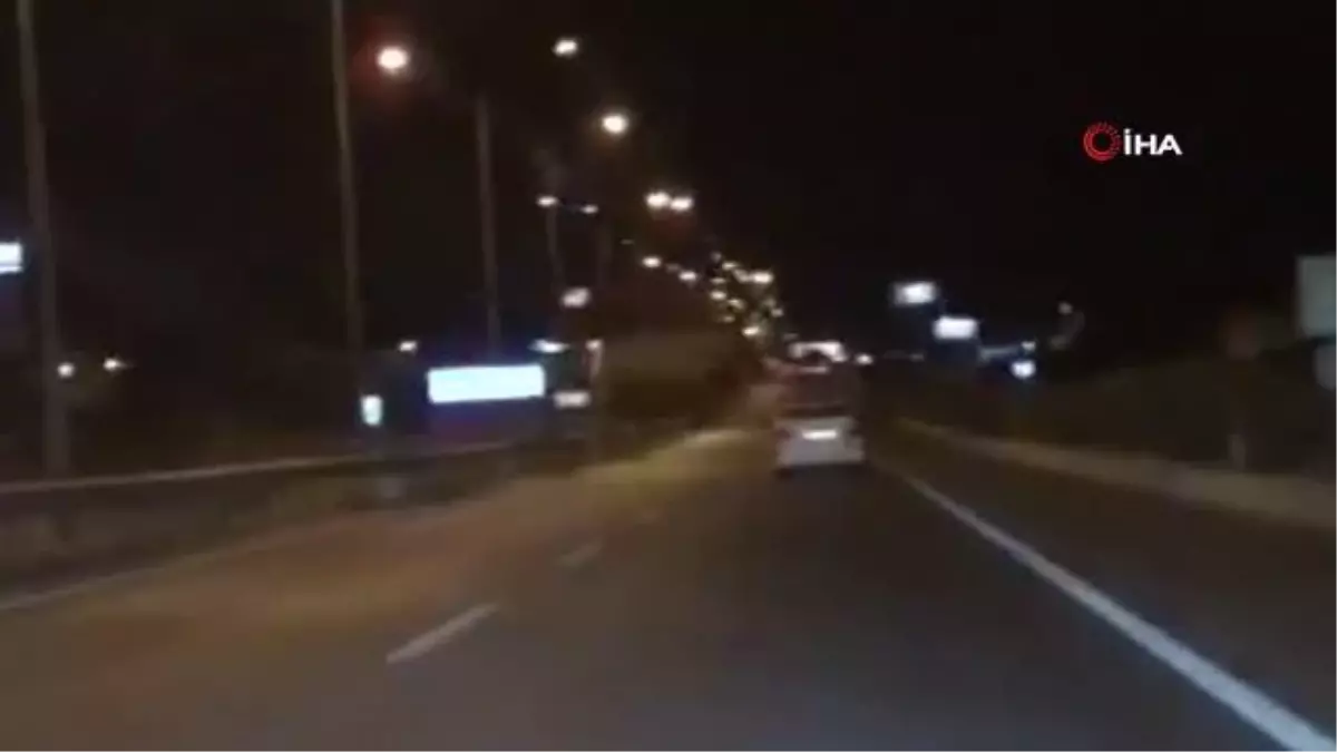 Alkollü sürücünün patlak lastikle kullandığı otomobil alev alev yandı