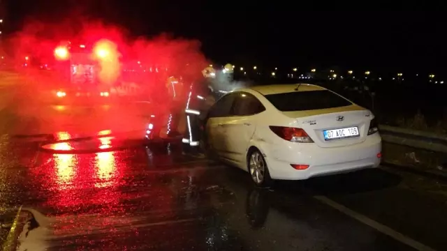 Alkollü sürücünün patlak lastikle kullandığı otomobil alev alev yandı