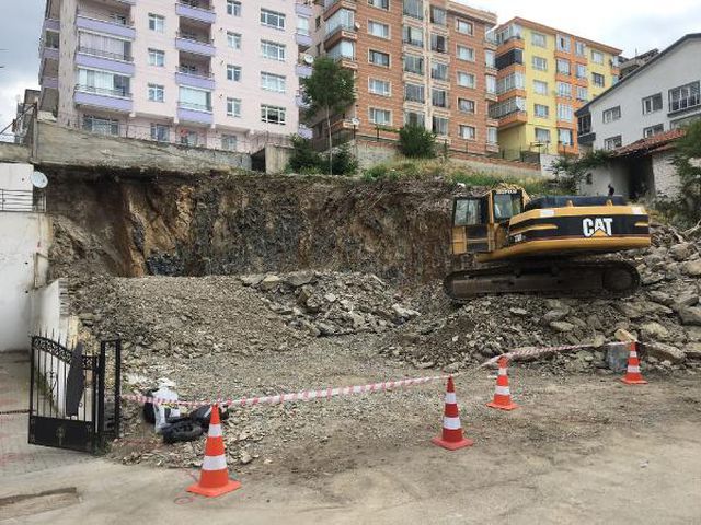 Ankara'da otoparkında göçük oluşan binanın istinat duvarı yeniden yapılacak
