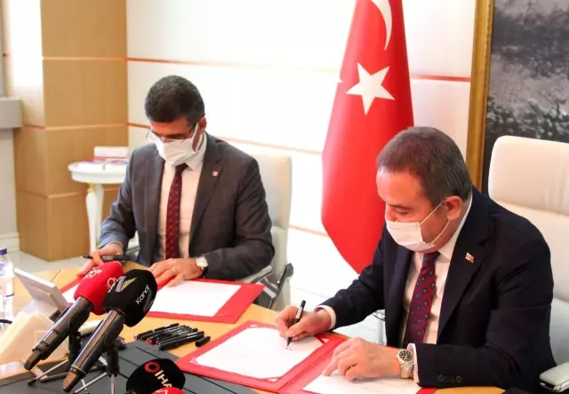 Antalya Büyükşehir'den işçilerine 3 bin 150 lira promosyon Antalya Büyükşehir'den işçilerine 3 bin 150 lira promosyon