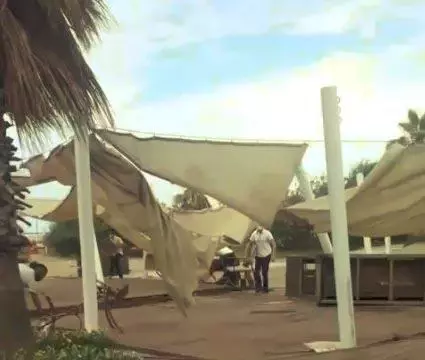 Antalya'da hortum ortalığı savaş alanına çevirdi