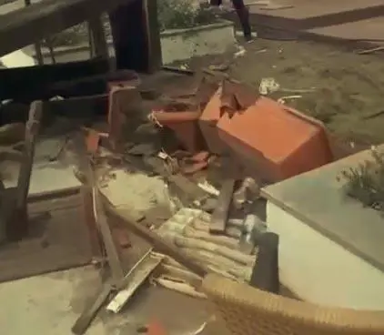 Antalya'da hortum ortalığı savaş alanına çevirdi