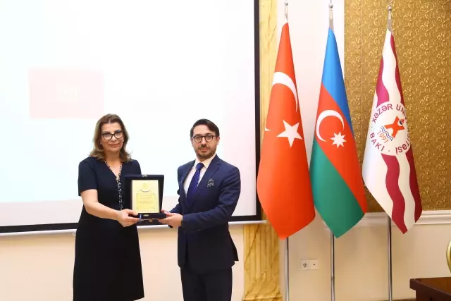 Azerbaycan'dan AA ve TRT'ye ödül Azerbaycan'dan AA ve TRT'ye ödül