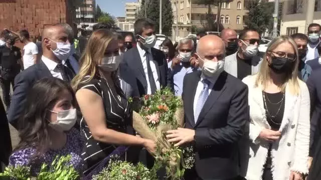 Bakan Karaismailoğlu, Mardin'de açılış ve ziyaretlerde bulundu Bakan Karaismailoğlu, Mardin'de açılış ve ziyaretlerde bulundu