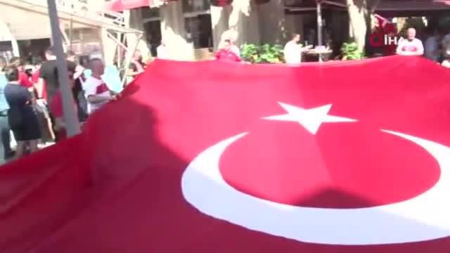 Bakü kırmızı-beyaza büründü