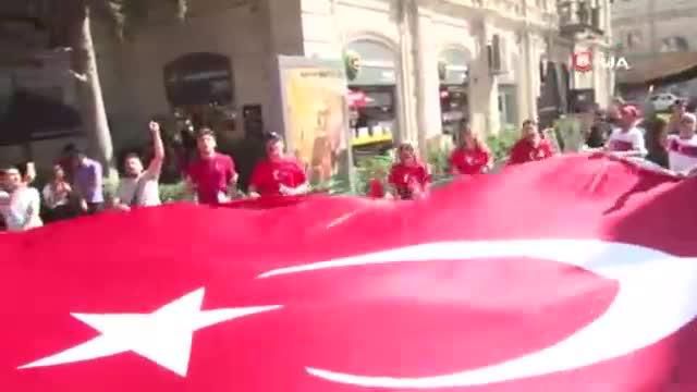 Bakü kırmızı-beyaza büründü