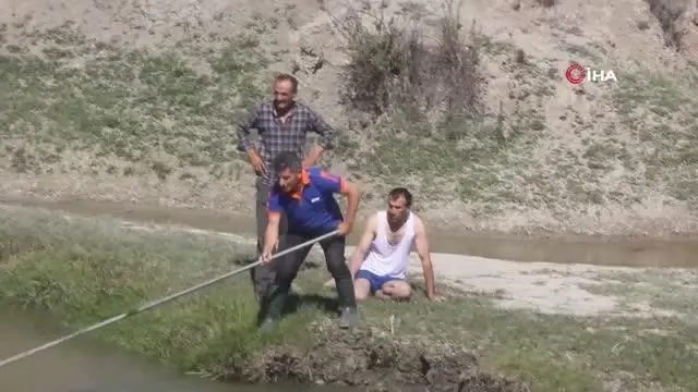 Erzincan'da sulama kanalında boğularak hayatını kaybeden çocuk toprağa verildi