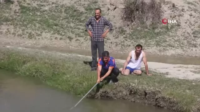 Erzincan'da sulama kanalında boğularak hayatını kaybeden çocuk toprağa verildi