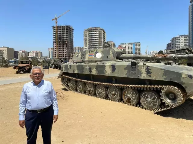 Büyükkılıç, Bakü'de Türk ve Azerbaycan şehitliklerini ziyaret etti