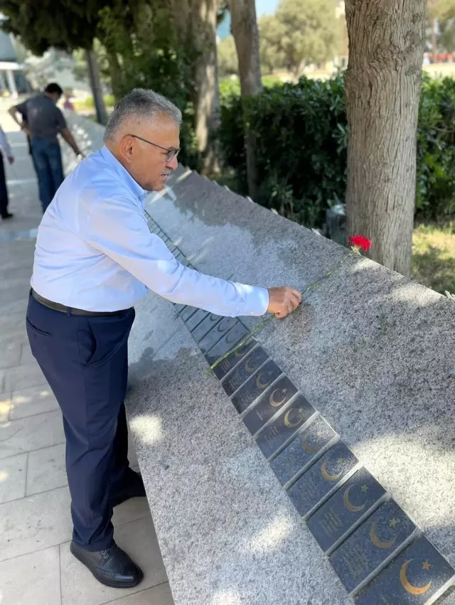 Büyükkılıç, Bakü'de Türk ve Azerbaycan şehitliklerini ziyaret etti
