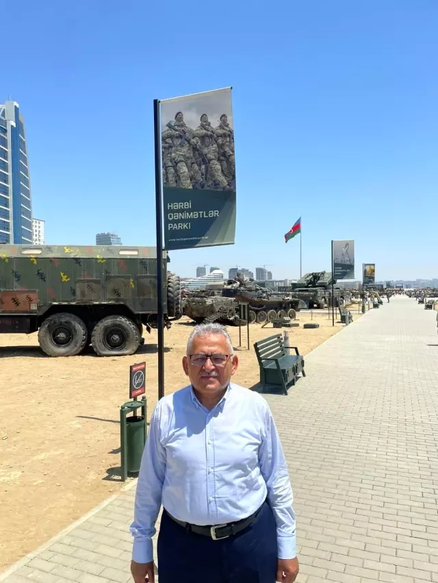 Büyükkılıç, Bakü'de Türk ve Azerbaycan şehitliklerini ziyaret etti