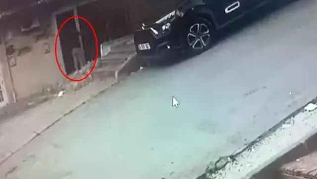 Bilgisayarının çalındığını iddia eden adamın, sigorta parası için kendi iş yerine hırsız gibi girdiği ortaya çıktı Bilgisayarının çalındığını iddia eden adamın, sigorta parası için kendi iş yerine hırsız gibi girdiği ortaya çıktı