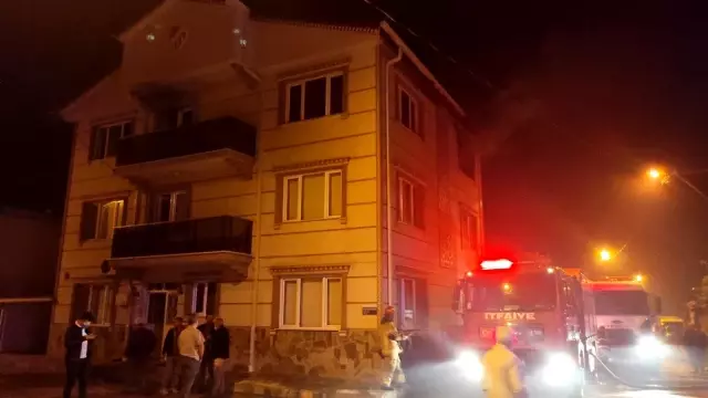 Bursa'da 3 katlı binada korkutan yangın