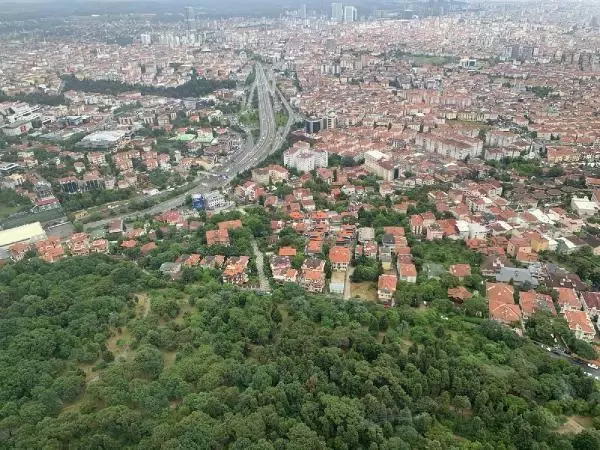 ÇAMLICA KULESİ'NDEN İSTANBUL'UN ÜSTÜNDEKİ GÜNEŞ VE KARA BULUTLAR