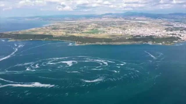 ÇANAKKALE - Tarihi Gelibolu Yarımadası sahillerindeki müsilaj yoğunluğu havadan görüntülendi