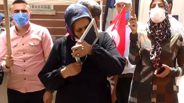 Son dakika! Çocuğunu terörün elinden kurtarmak isteyen bir anne daha HDP önündeki evlat nöbetine katıldı
