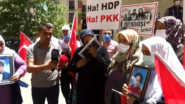 Son dakika! Çocuğunu terörün elinden kurtarmak isteyen bir anne daha HDP önündeki evlat nöbetine katıldı