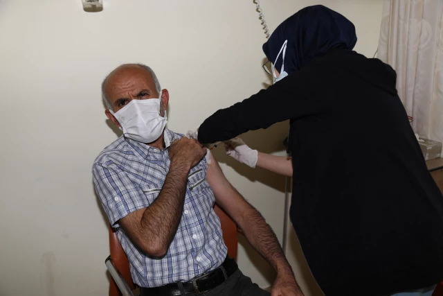 Çubuk'ta Kovid-19'la mücadelede hedef günlük 2 bin doz aşı