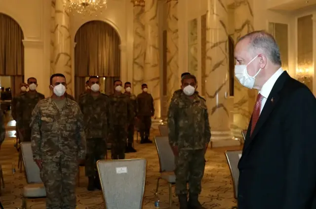 Cumhurbaşkanı Erdoğan, Azerbaycan Görev Grubu'ndaki askerlerle bir araya geldi