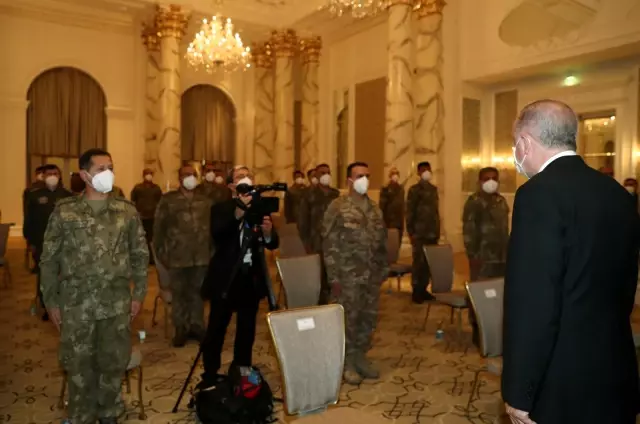 Cumhurbaşkanı Erdoğan, Azerbaycan Görev Grubu'ndaki askerlerle bir araya geldi