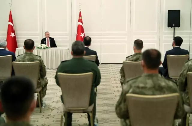 Cumhurbaşkanı Erdoğan, Azerbaycan Görev Grubu'ndaki askerlerle bir araya geldi