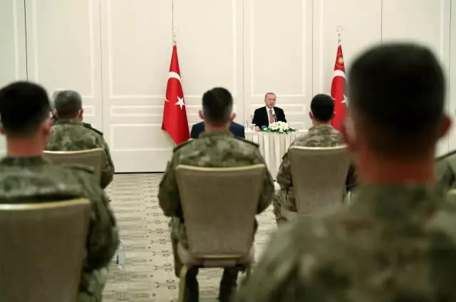Cumhurbaşkanı Erdoğan, Azerbaycan Görev Grubu'ndaki askerlerle bir araya geldi