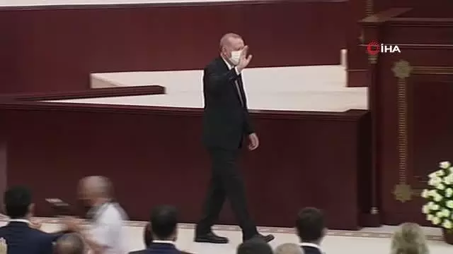 Cumhurbaşkanı Recep Tayyip Erdoğan, Azerbaycan Milli Meclisi'nde yaptığı konuşmada, 'İnşaallah Karabağ'ı yeniden inşa edip yeni bir Karabağ ortaya...