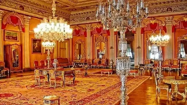 Dolmabahçe Sarayı'ndaki 92 kilogramlık altın vazolara ne oldu? CHP'li Tanal, konuyu Meclis gündemine taşıdı Dolmabahçe Sarayı'ndaki 92 kilogramlık altın vazolara ne oldu? CHP'li Tanal, konuyu Meclis gündemine taşıdı