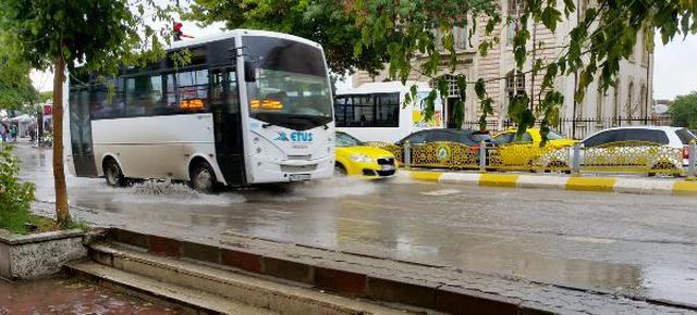 Edirne'de, sağanak etkili oldu
