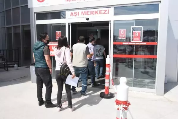 ESKİŞEHİR'DE 1 GÜNDE 23 BİN 150 DOZ AŞI YAPILDI