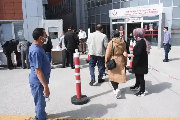 ESKİŞEHİR'DE 1 GÜNDE 23 BİN 150 DOZ AŞI YAPILDI