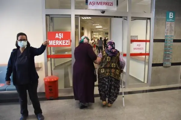 ESKİŞEHİR'DE 1 GÜNDE 23 BİN 150 DOZ AŞI YAPILDI