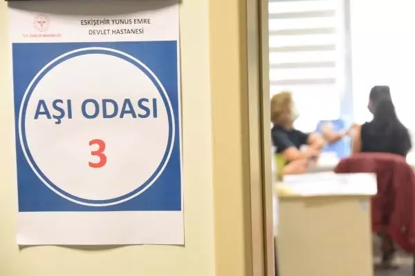 ESKİŞEHİR'DE 1 GÜNDE 23 BİN 150 DOZ AŞI YAPILDI