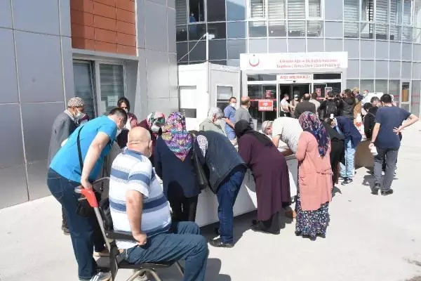 ESKİŞEHİR'DE 1 GÜNDE 23 BİN 150 DOZ AŞI YAPILDI