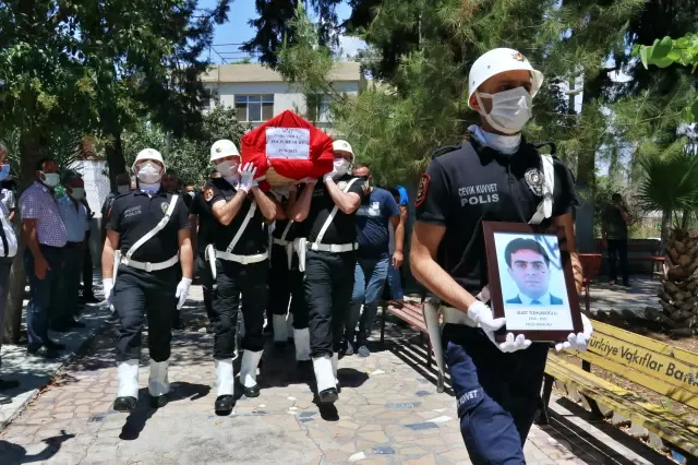 Hatay'da otomobilin KGYS direğine çarpması sonucu ölen polisin cenazesi toprağa verildi