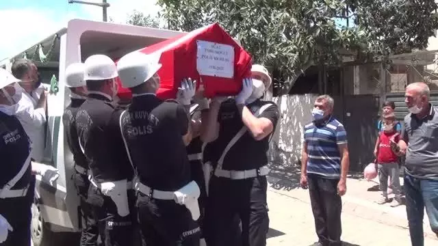 Hatay'da otomobilin KGYS direğine çarpması sonucu ölen polisin cenazesi toprağa verildi