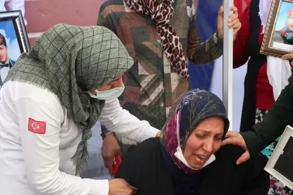 DİYARBAKIR HDP ÖNÜNDEKİ EYLEMDE 653'ÜNCÜ GÜN; AİLE SAYISI 227 OLDU