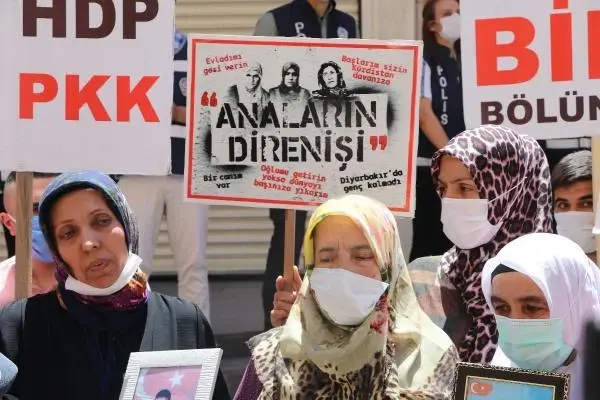 DİYARBAKIR HDP ÖNÜNDEKİ EYLEMDE 653'ÜNCÜ GÜN; AİLE SAYISI 227 OLDU