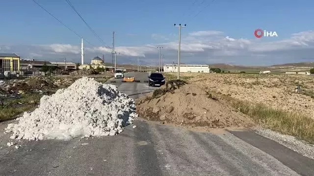 İmar sorununu çözemedi yolu ulaşıma kapattı İmar sorununu çözemedi yolu ulaşıma kapattı