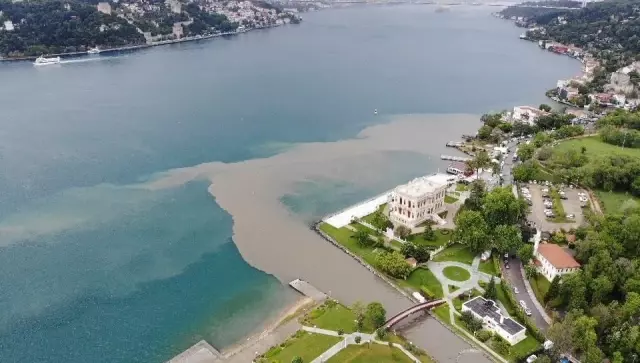 İstanbul Boğazı çamura bulandı