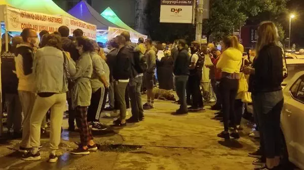 İstanbul'da aşı kuyruğu akşam da devam etti