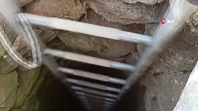 İtfaiye ekipleri tilkiyi kurtarma için seferber oldu İtfaiye ekipleri tilkiyi kurtarma için seferber oldu