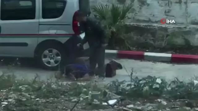 Son dakika haberleri! İzmir'de icra avukatına darp ve silahla tehdit anları kamerada