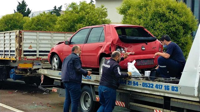 kamyonun carptigi otomobil tirin altina girdi 5 14205239 o