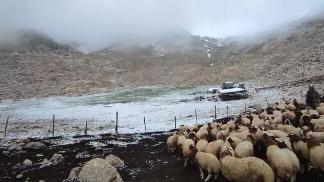 Kaş'ın yüksek kesimlerine haziran ayının ortasında kar yağdı Kaş'ın yüksek kesimlerine haziran ayının ortasında kar yağdı