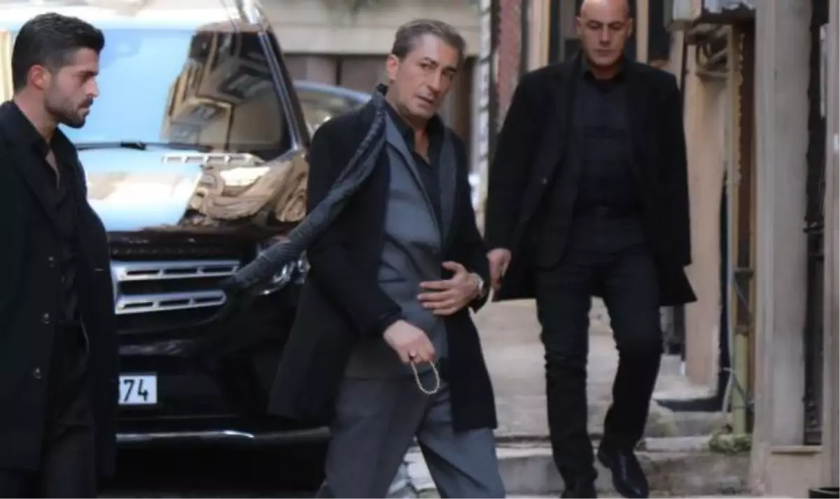Kırmızı Oda Sadi yok mu, neden yok? Kırmızı Oda Erkan Petekkaya diziden çıktı mı, ayrıldı mı? Kırmızı Oda Erkan Petekkaya neden yok?